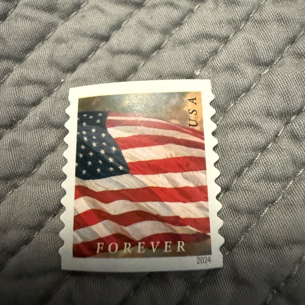 New 1 Coil of 100 USPS-Postage Flag Postage 2024 style - Picture 4 of 4
